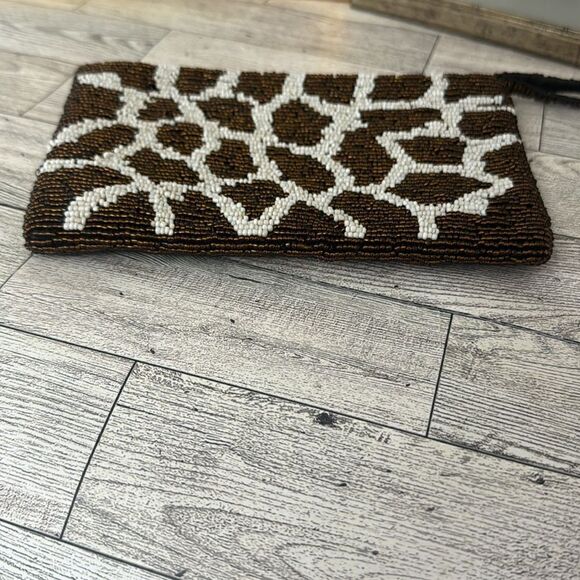 Giraffe Pattern Beaded Wristlet - Picture 5 of 9